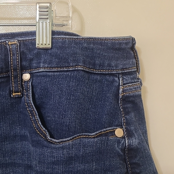 Torrid Women's Denim Blue Raw Hem Shorts - Size 20 - Picture 3 of 11